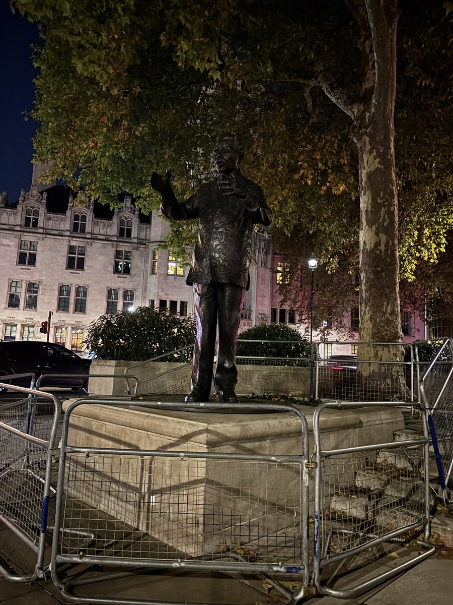 acmogan's tweet image. The cage will be there until this government stops its assault on #protest #righttoprotest @GreenpeaceUK bring back the cages @10DowningStreet @DoughtyStreet