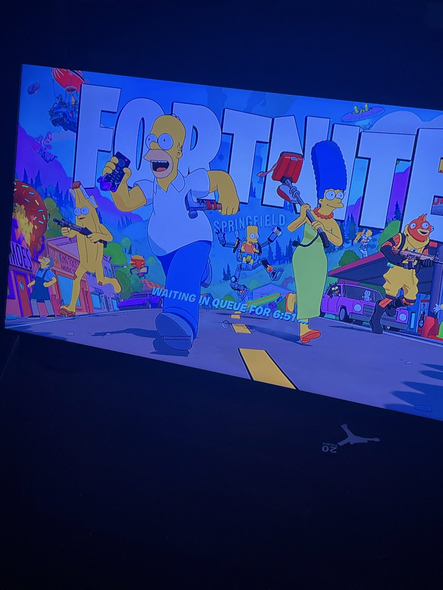 coreytaughtme's tweet photo. @FortniteStatus Bn waiting in the queue like 2 hrs! What’s going on? https://t.co/mEQxvnomSp