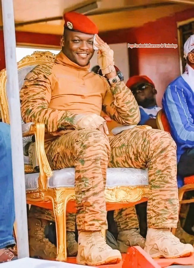 Moi, en train de me moquer des démocraties qui font 4 ou 8 mandats au pouvoir. Dites-nous que c’est un royaume en même temps ! 🤣😂😂 
<a href="/L_Activiste226/">L’Activiste Sankariste✊🏿</a> <a href="/Jistice225/">TERMINUS🐐</a> <a href="/LossenyB/">le kemet</a> <a href="/leParrain_/">🗽 L'irrece-Vable ⛓️‍💥⚠️</a> <a href="/kangah_y/">KANGAH E. Y. A</a> <a href="/Jistice225/">TERMINUS🐐</a> <a href="/JeanForys/">Jean Fory 🇨🇮🇧🇫🇲🇱🇳🇪</a> <a href="/IsmaelTehe/">Demousson Ismaël Tehe 🇨🇮</a> @IKwadio <a href="/hamilton_yao/">Musa Sanjin 🧘🏾</a> <a href="/GemeauxReel/">LE GÉMEAUX REEL ⚔️⚔️⚔️</a> <a href="/arnaud_don/">Franck_Arnaud Don🇨🇮🏆</a>