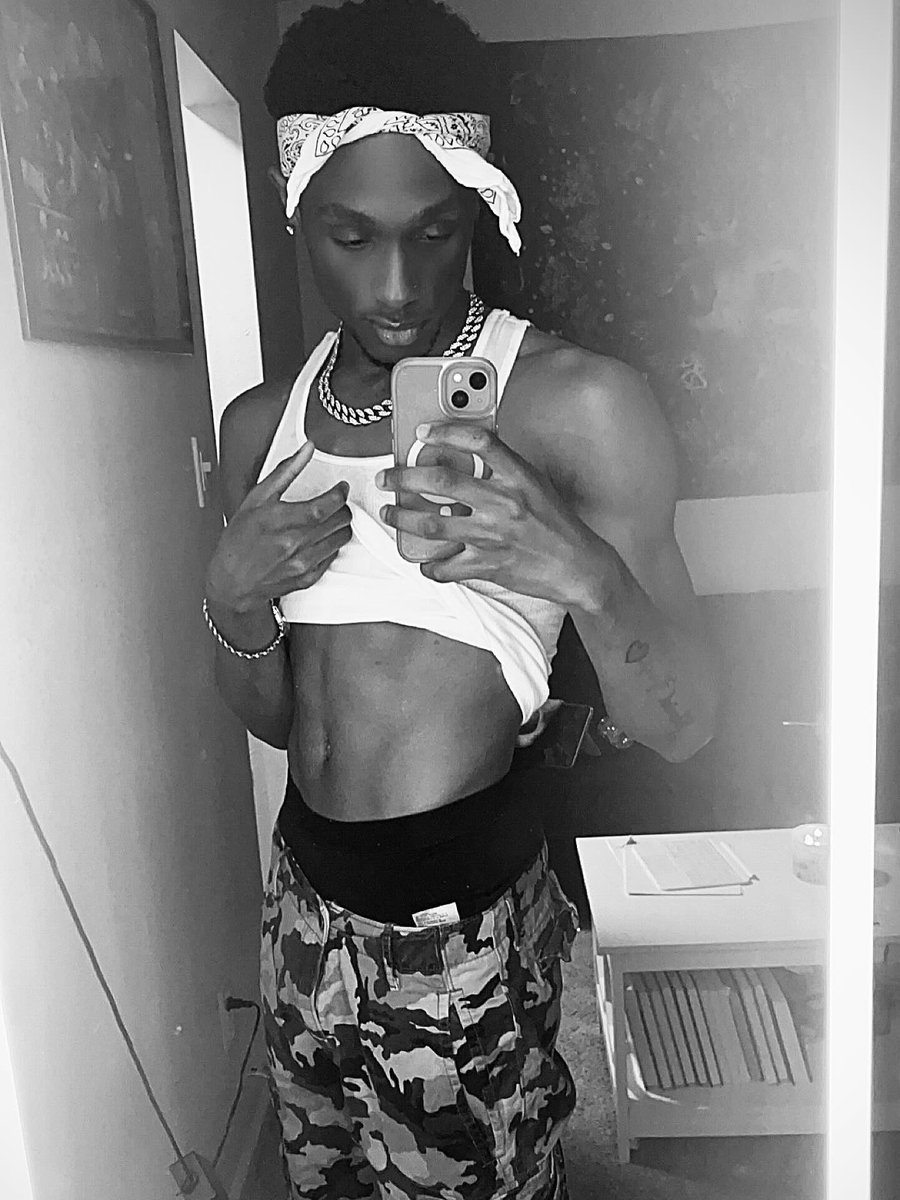 PrinceNavarX's tweet image. 🖤🖤