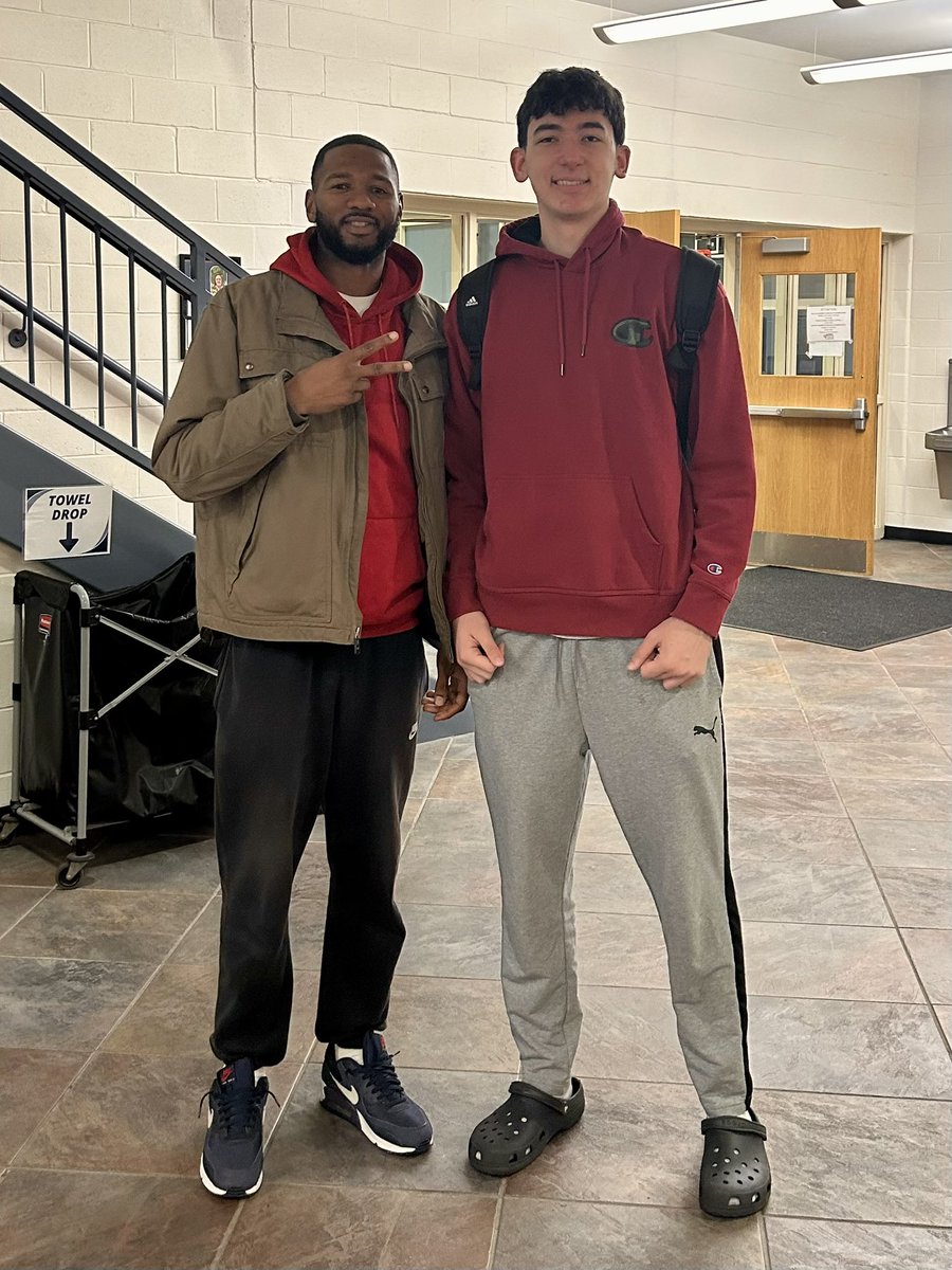 Loganed55's tweet image. Training Thursday morning with Chris Gilchrist and Friday morning with Josh Tabb.