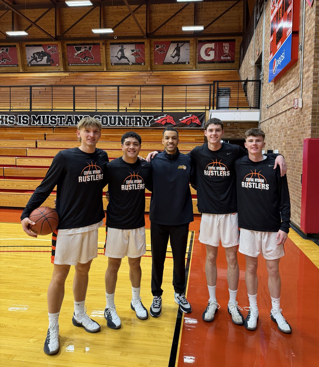 Strive Alumni on the same <a href="/NJCAA/">NJCAA</a> team 👀🇦🇺