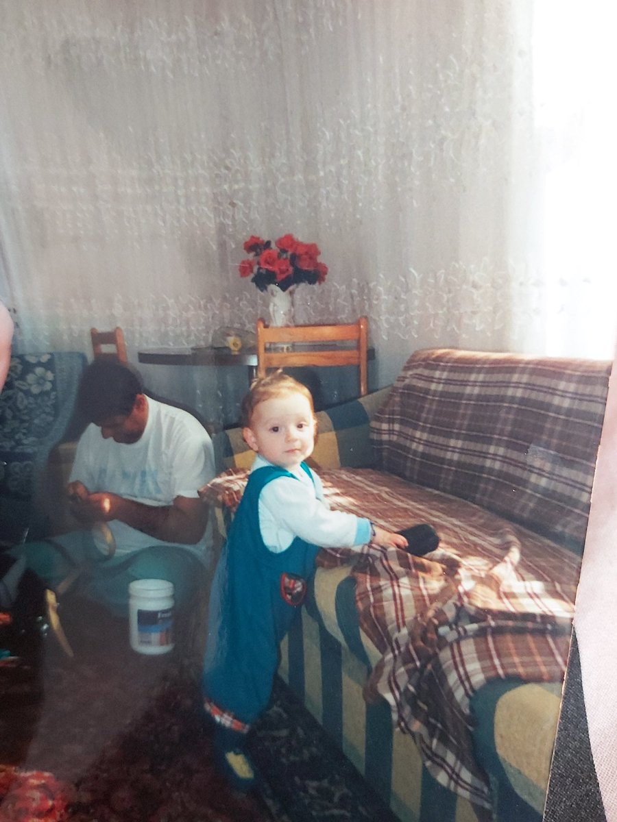 En çok da senden özür dilerim minik Derya ,seni çok üzdüm ve çok yıprattım.
Yaşadığın şeyleri hiç hak etmedin.Eğer başka bir yerde,başka bir bedende yeniden var olursan bütün çiçekler seninle olsun küçüğüm çünkü ben bizim için yeniden açacak bir çiçeğin var olduğuna inanmıyorum.