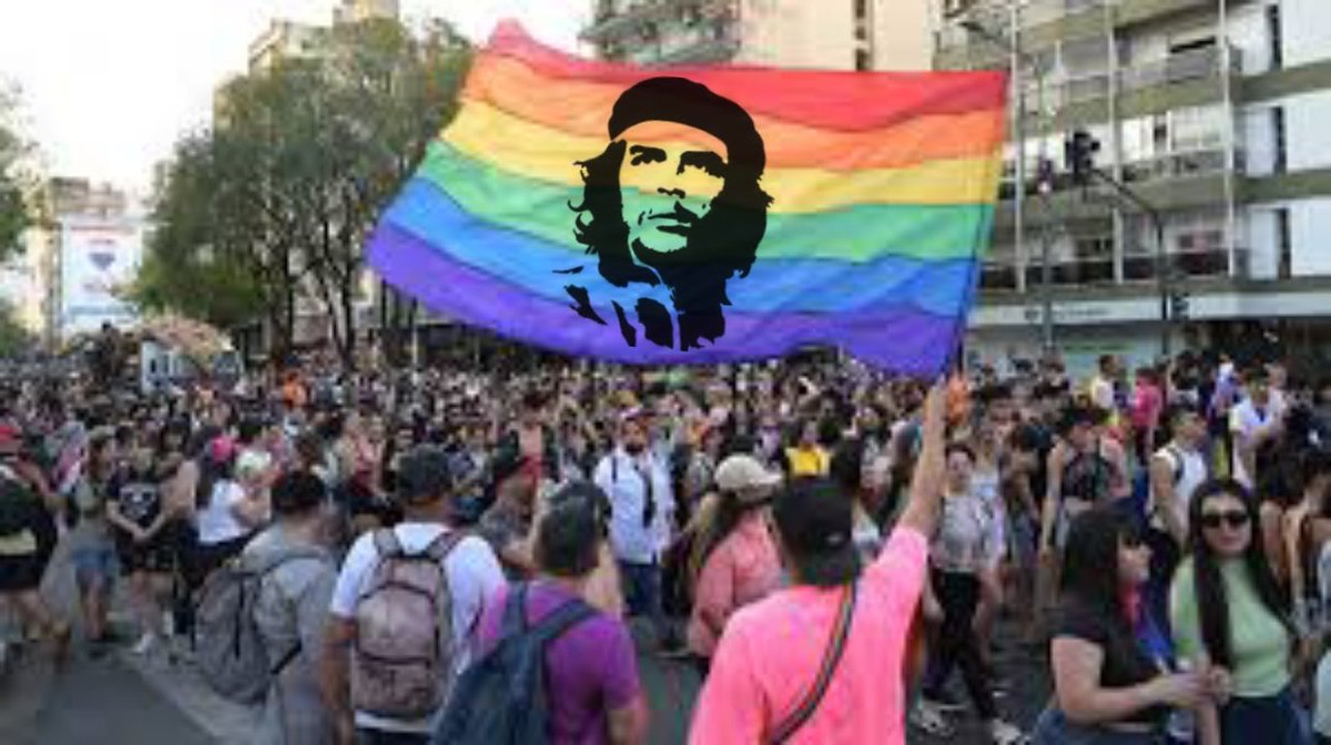 Que alguien les avise que el Che los odiaba. Gracias!