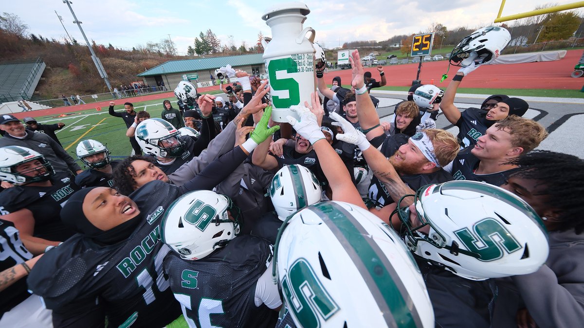 Rock_Athletics's tweet photo. FB: No. 22 Slippery Rock won its eighth straight game in the series against Clarion to keep its postseason hopes alive with a 42-23 victory in a key PSAC game Saturday on Senior Day. Recap, highlights, postgame reaction and photos at the link👇.

Recap🔗: https://t.co/7KvfFGF59l https://t.co/REGgll57mF