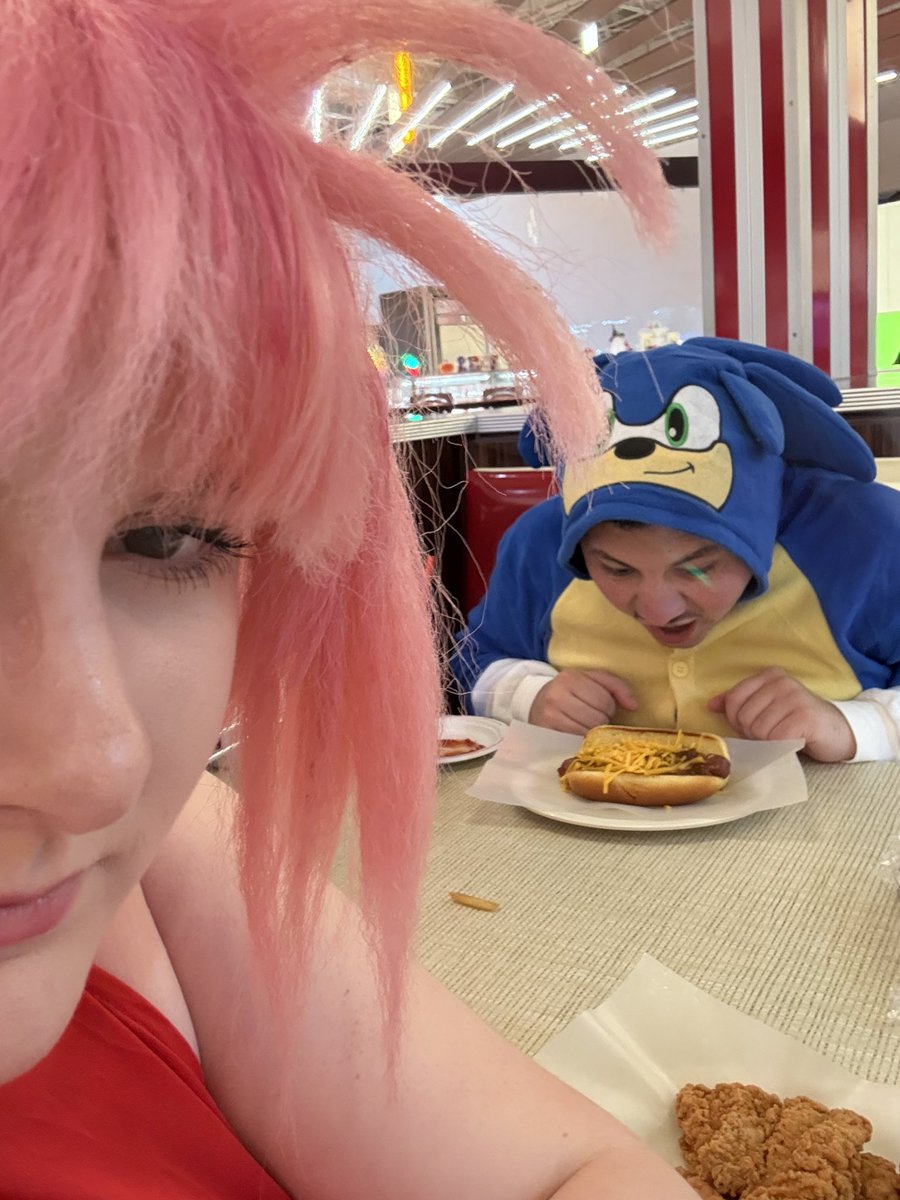 When your crush finally takes you on a date after 30 years, but he’s too focused on his chili dog