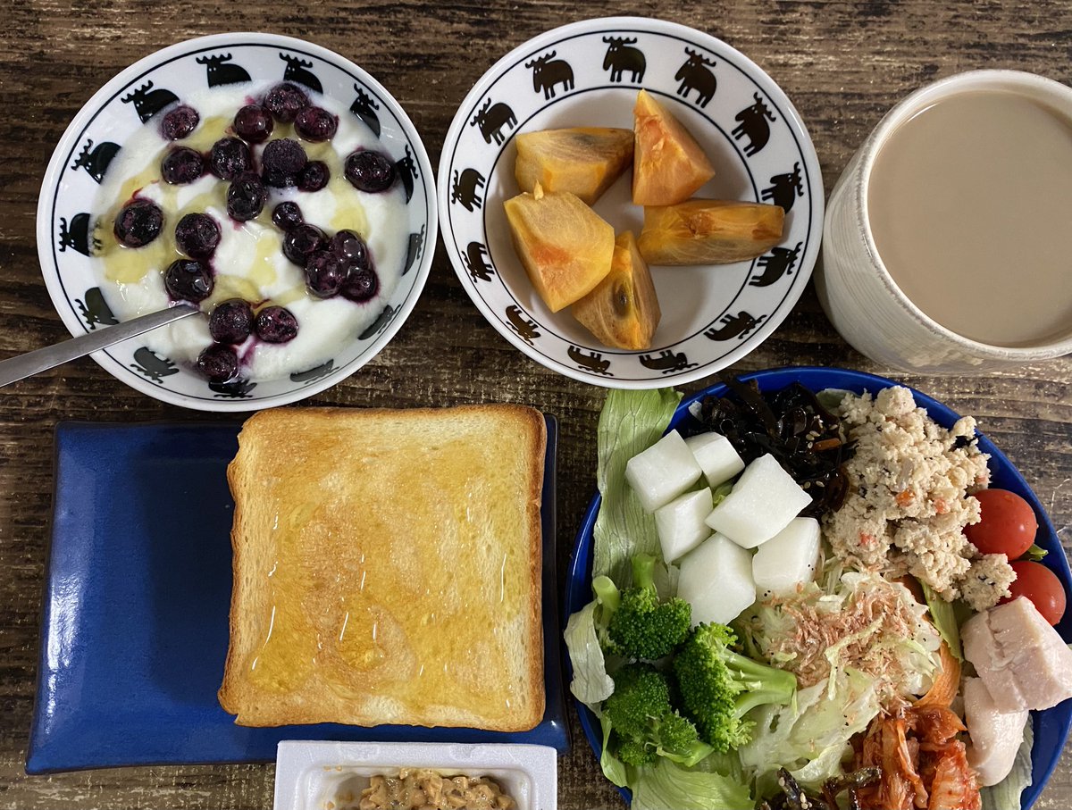 今朝の朝食！오늘의 조식
今日も秋晴れですね！しっかり食べて体を休みましょうね！今日も無理せずにね！😌🐰
