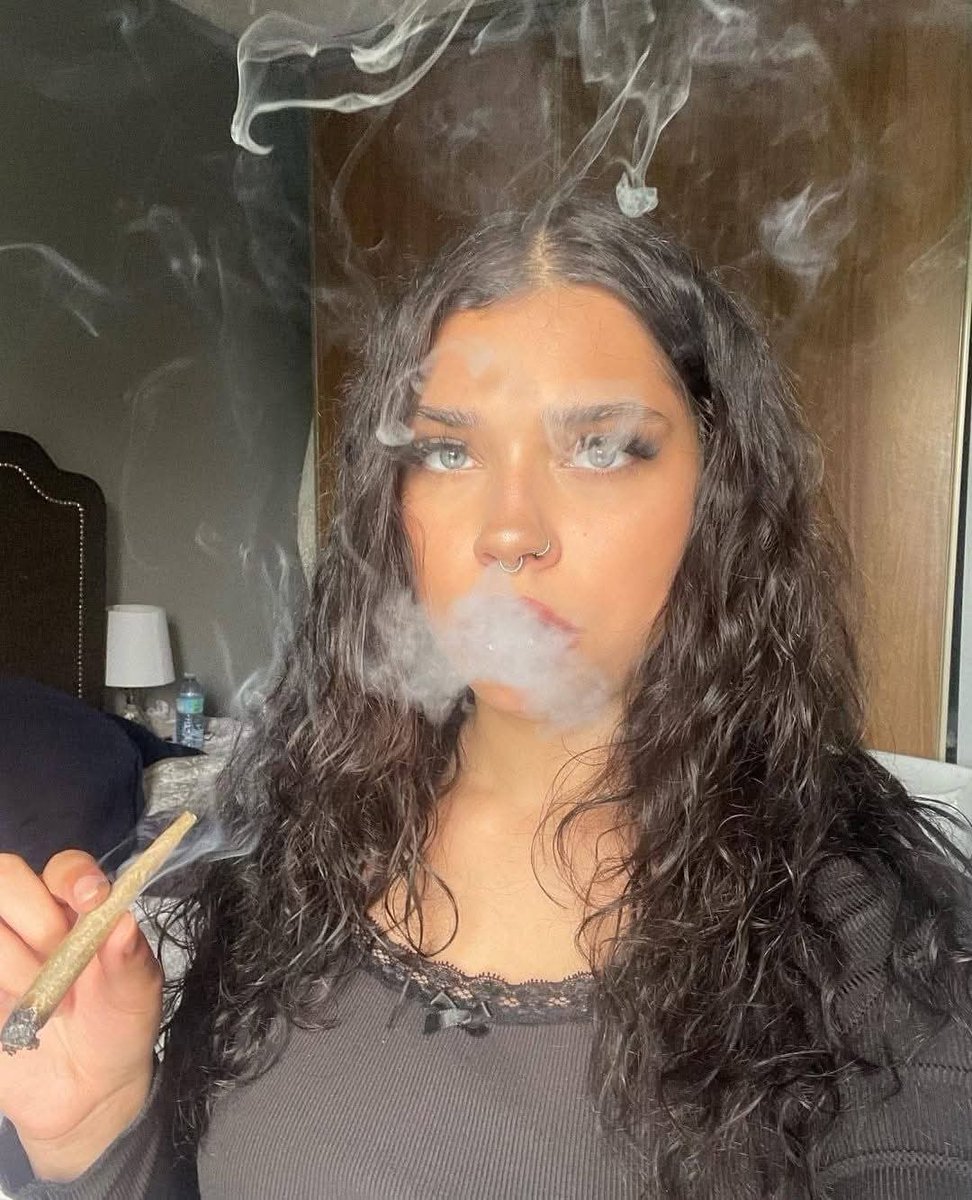 Sometimes I smoke just to slow down. It’s not always to escape, sometimes it’s to breathe. 🌿