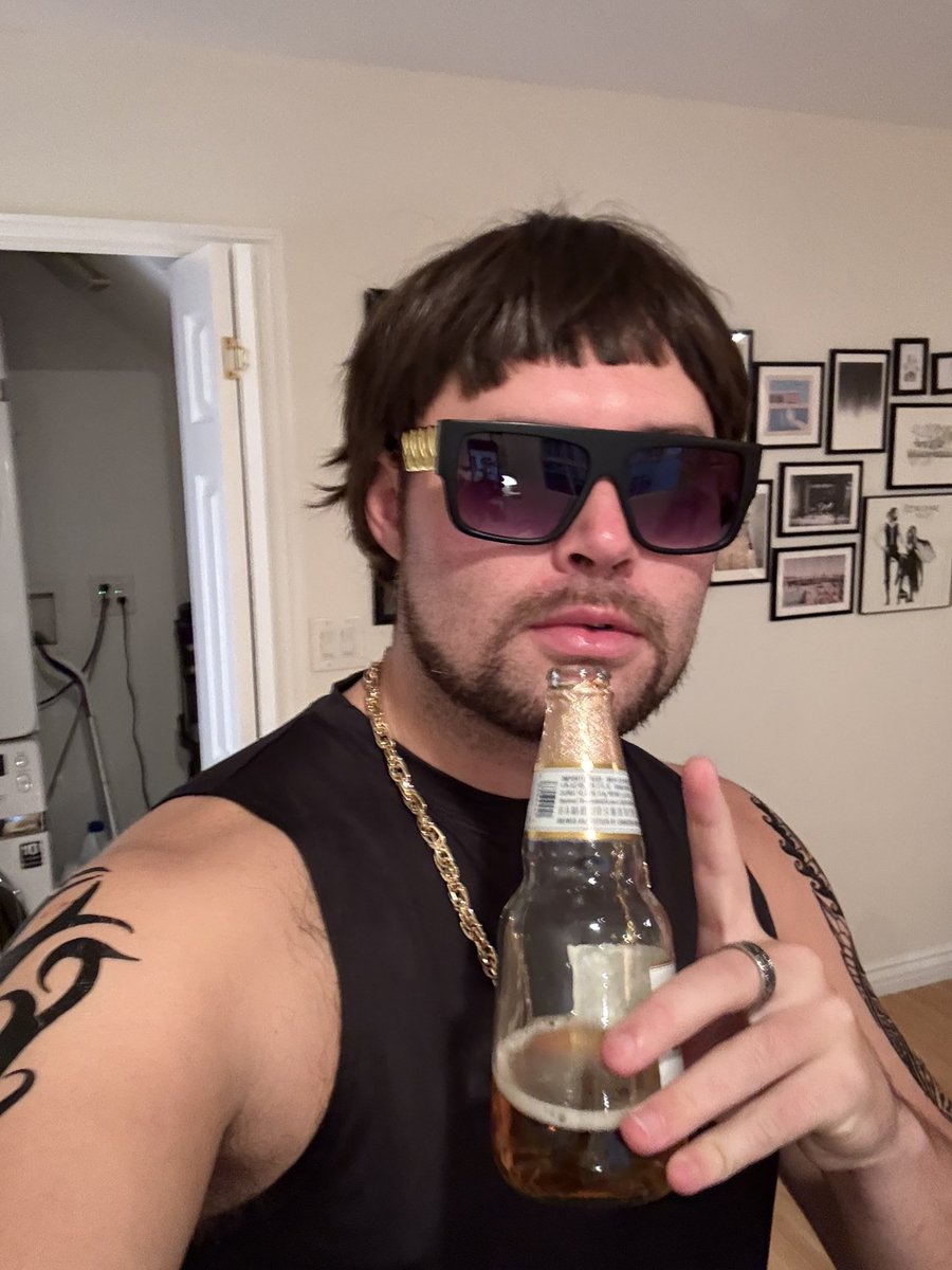 2 Points tweet media