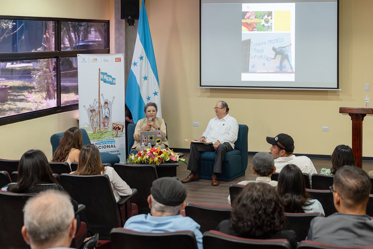 SECAPPH's tweet image. #SecapphInforma | 🇭🇳📚 La SECAPPH, junto a la Comisión Presidencial contra las Zonas de Empleo y Desarrollo Económico (ZEDEs), presentó este viernes el libro “𝗘𝗹 𝗡𝗼𝘃𝗼 𝗖𝗼𝗹𝗼𝗻𝗶𝗮𝗹𝗶𝘀𝗺𝗼”, una obra que trasciende el análisis político y jurídico para convertirse en una…