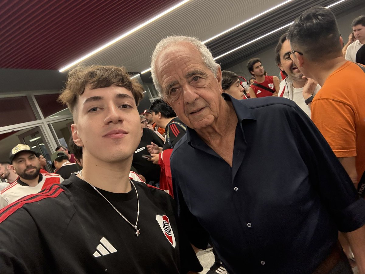 El proximo presidente de River, y al lado el rodo