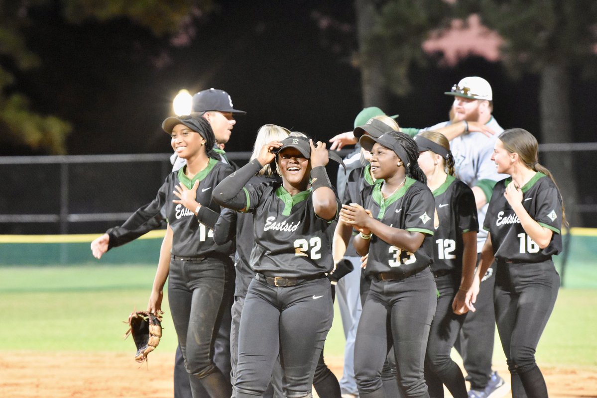 πΎππππππ ππππππ (@covnewssports) on Twitter photo π¨ STATE CHAMPION EASTSIDE LADY EAGLES π¨
Eastside takes down Kell 9-6 in the championship to raise the trophy and be crowned as the Champions of Class AAAA
<a href="/NewtonCoSports1/">Newton County Athletics</a> <a href="/softballeagles/">Eastside Softballπ₯</a> π¨ STATE CHAMPION EASTSIDE LADY EAGLES π¨
Eastside takes down Kell 9-6 in the championship to raise the trophy and be crowned as the Champions of Class AAAA
<a href="/NewtonCoSports1/">Newton County Athletics</a> <a href="/softballeagles/">Eastside Softballπ₯</a>