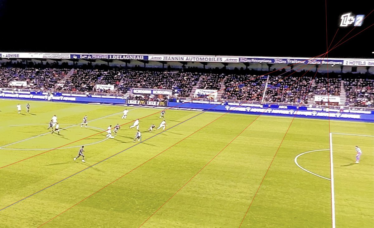 🚨🚨🚨🚨 ERREUR ARBITRAGE

Le but de l’égalisation n’aurait pas dû être refusé par la VAR :

Voici le révélateur. #TeamAJA