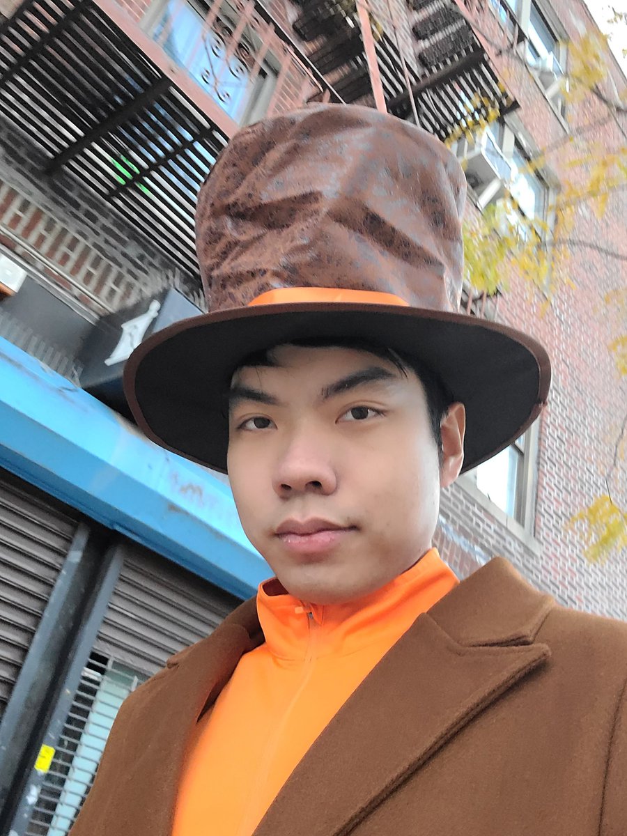 DDDS_Main's tweet image. Professor Layton for Halloween