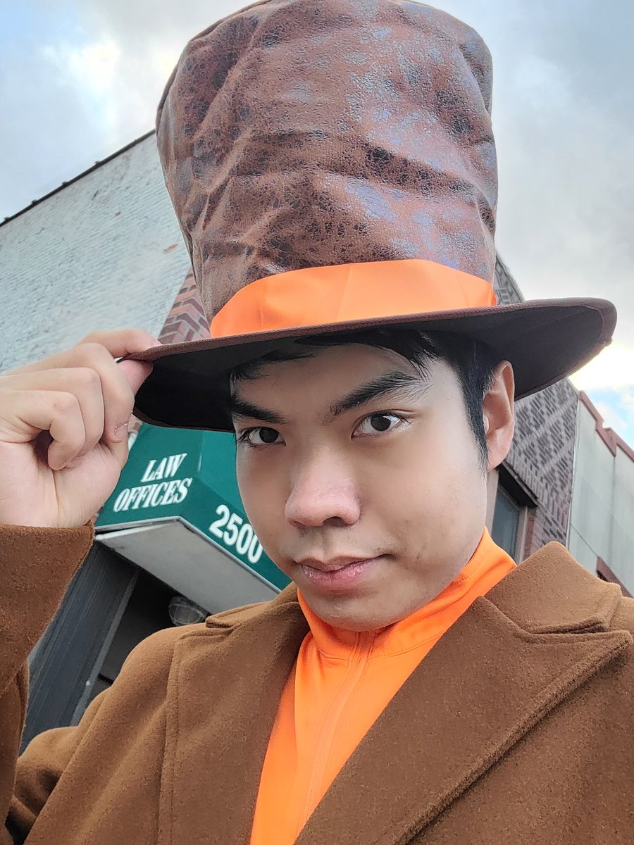 DDDS_Main's tweet image. Professor Layton for Halloween