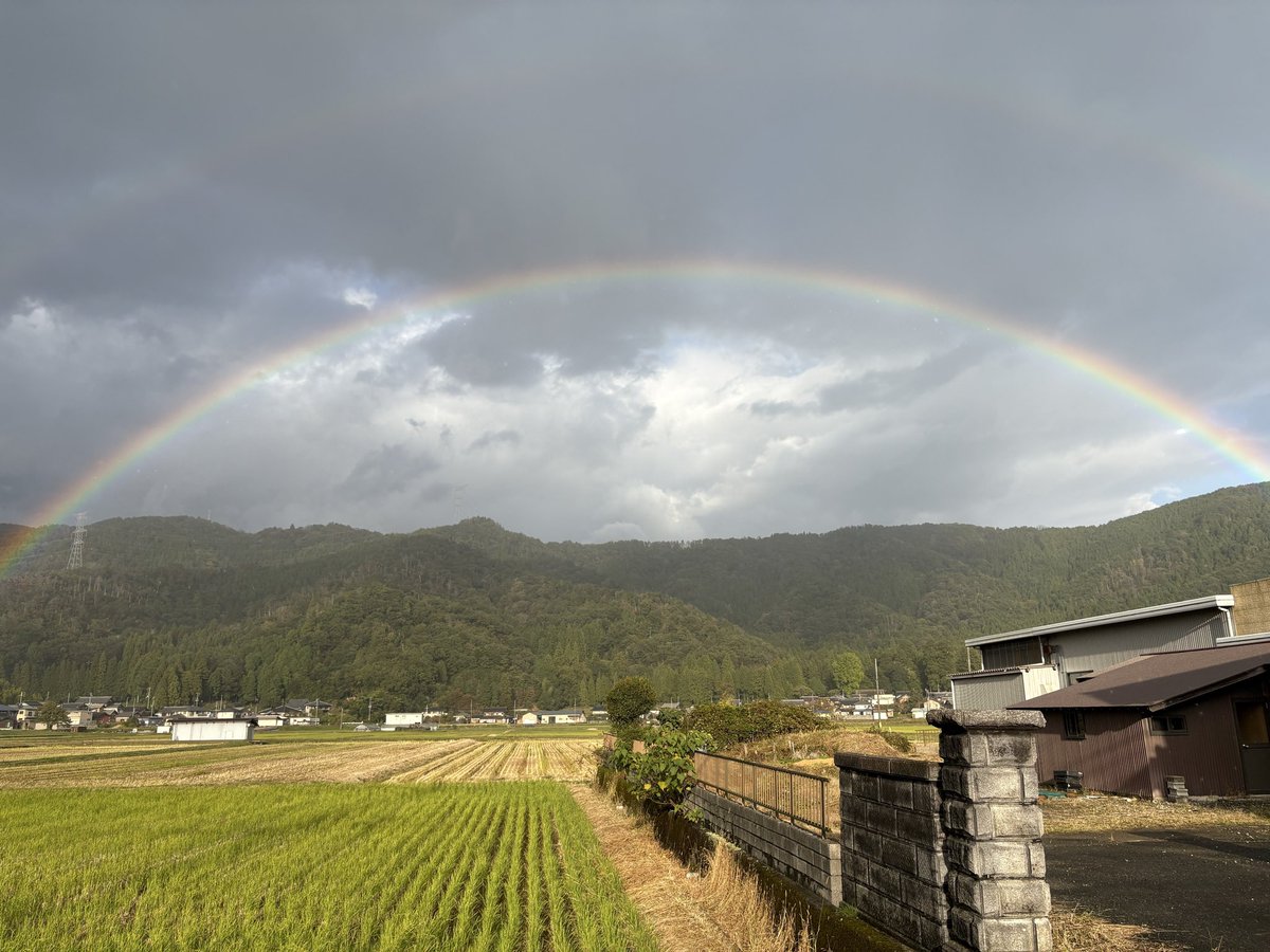 utasan_SMEC's tweet photo. ビワイチ2日目スタートしましたが急遽戻る必要あり最短ルート攻めます。昨日は虹出てました https://t.co/WbtrP0qjGX