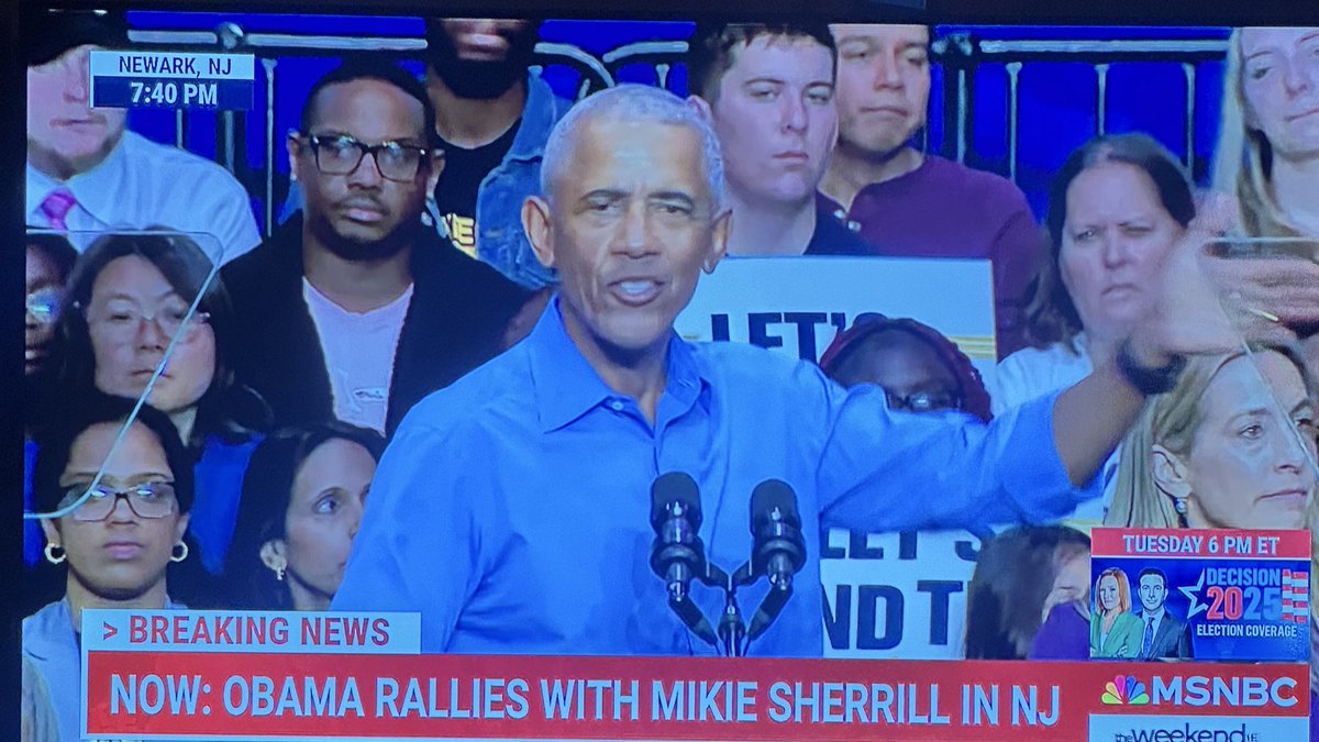 tify330's tweet image. Me: I am sick of politics 
Also Me: Watching Obama talk his shit and keeping it 💯
