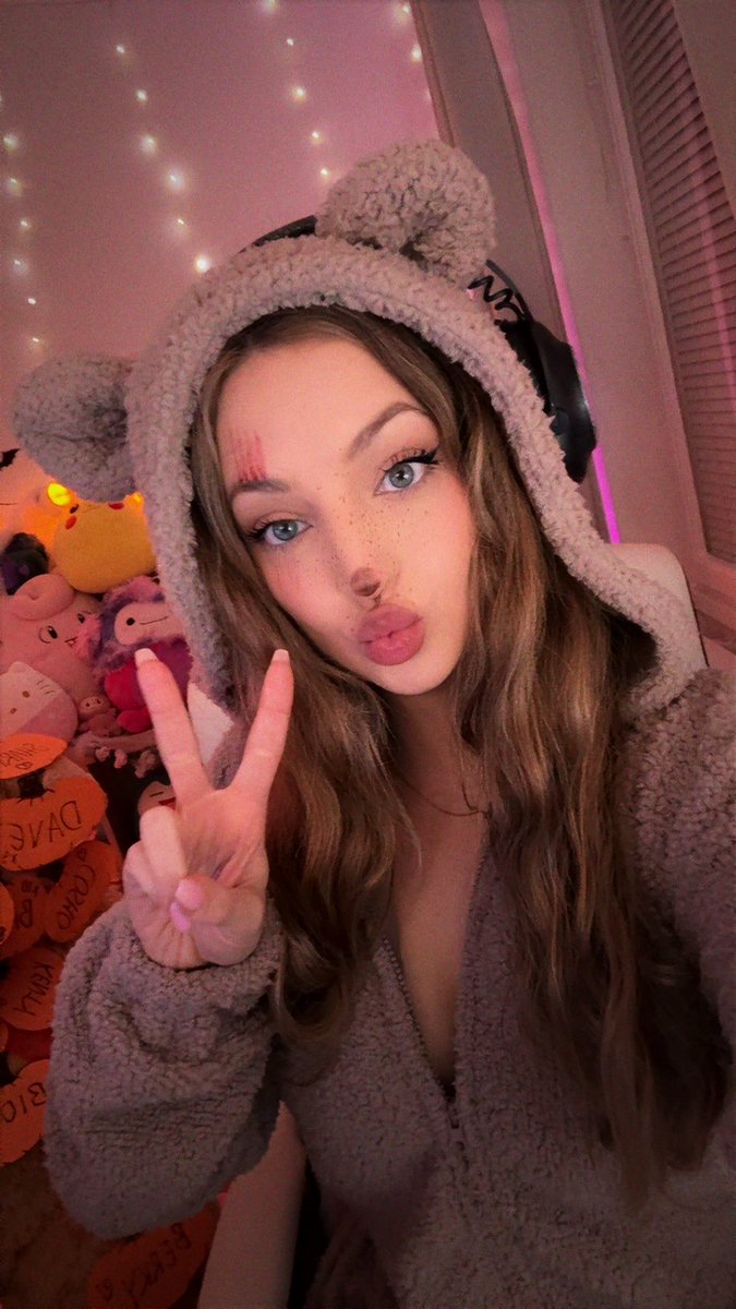 sofibear 🧸ྀི tweet media