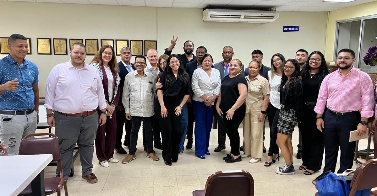 copasolpa's tweet photo. El 30/10 en la biblioteca Demofilo Del Buen de la Facultad de Derecho y  Ciencias Políticas se realizo el Foro Palestina y su análisis desde la perspectiva del derecho internacional humanitario con la presencia de los Profesores Juan Quinto y @anayansiturner  de  COPASOLPA🇵🇸🇵🇦 https://t.co/OjbZOdpHzK