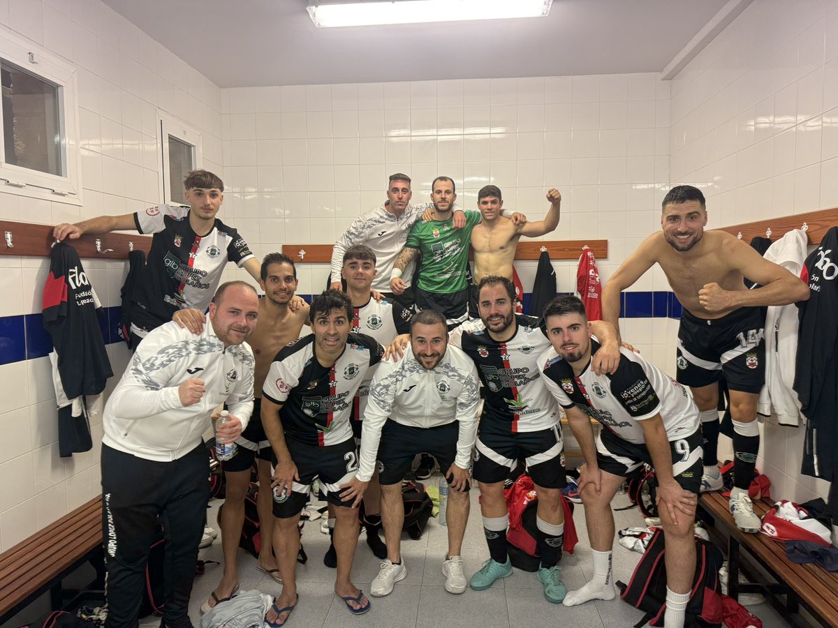 Temporada 25/26
2 División Nacional B 
Grupo IV
Jornada 8

<a href="/cdecobisafs/">Cobisa Futsal</a> 5-6 <a href="/grupolopez14/">GrupoLopezBolañosFS</a> 

Manuel ⚽️⚽️
Alex ⚽️
Apa ⚽️
Javi Carrillo ⚽️
Richi ⚽️

+3 en un partido donde tocó sufrir hasta el final. Seguimos 💪🏻

#elsentimientoquenosune 
#graciasportodoManuel 
#123👼🏻2💫🤍🖤❤️