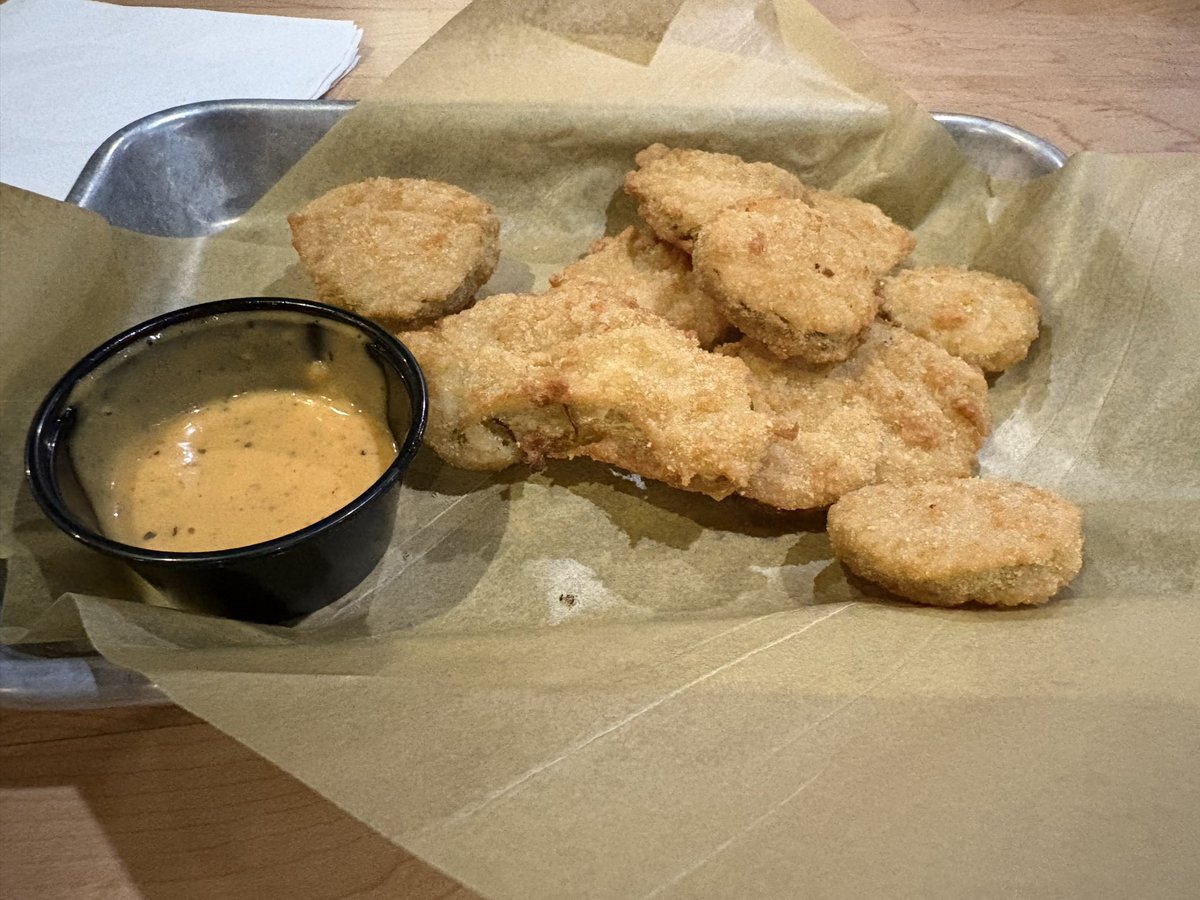 mebeckman07's tweet photo. @BWWings what kind of fried pickles is this? 1/4 thing of sauce and about 10 pickles? Come on man!! https://t.co/Bp3fPFFRyN