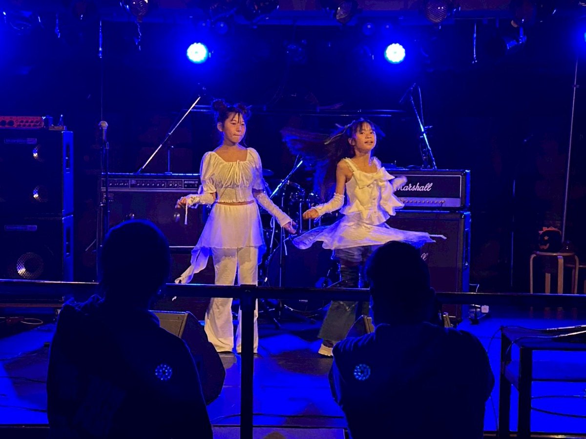 happyplus_kou's tweet photo. 🎃ハッピーフェス2025🎃
可愛い二人組の登場🩷
『WHITE』
かっこよく可愛くダンスを披露してくれました✨
彩葉ちゃんは、『iroha』として、歌も歌ってくれました🎤
透和ちゃんの特技にビックリ😳‼️
#ハッピーフェス
#徳山彩葉
#別枝透和 https://t.co/f8eWs3jYQi