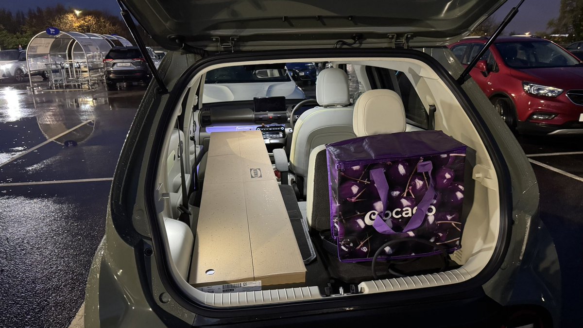 Hyundai Inster has a double life as a van this weekend, perfectly fitting a very long bookcase from Ikea 👌

Review of the Hyundai Inster, coming soon!

<a href="/Hyundai_UK/">Hyundai UK</a>