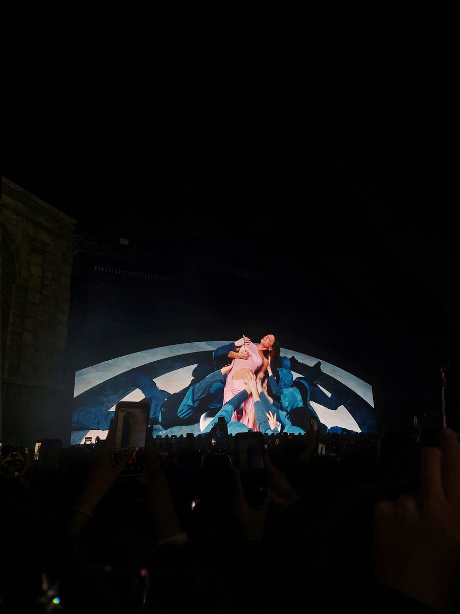 herexmartina's tweet photo. nunca voy a superar este visual https://t.co/Mi7EJNlDaC