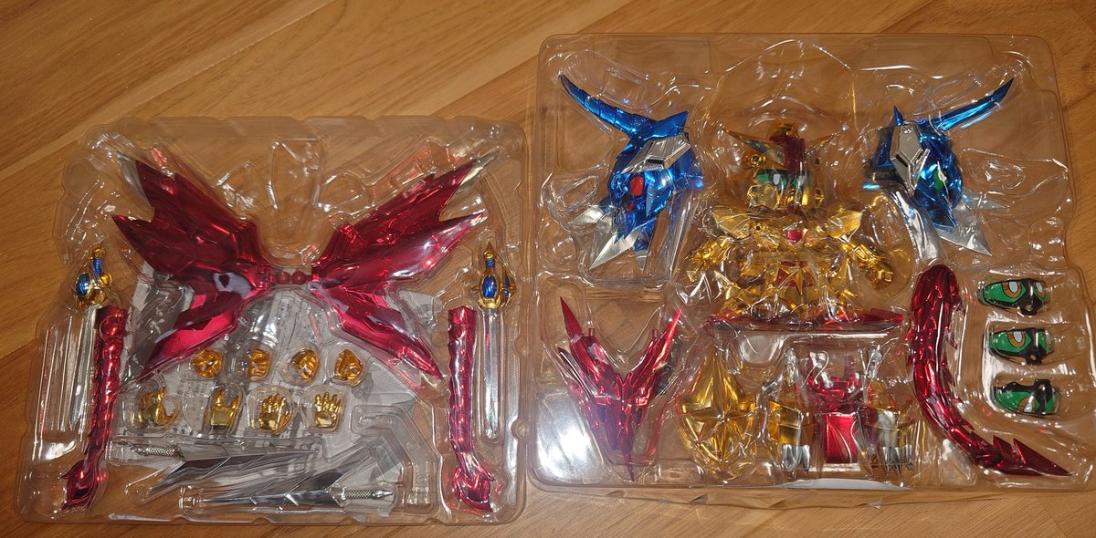 nanao4you770's tweet image. カード集めてて来年にはカイザーも来る影響で買った
悩み事とかどうでも良くなる輝き
スペドラEXは元祖SDだと羽根は赤だけどカードダスとかのは金
SDXだと羽根金はアルガス魂の方なんだけどワイバリ買っちゃったからSRもう一体仕入れてEXにするか🤔
＃SDX
＃スペリオルドラゴンSR