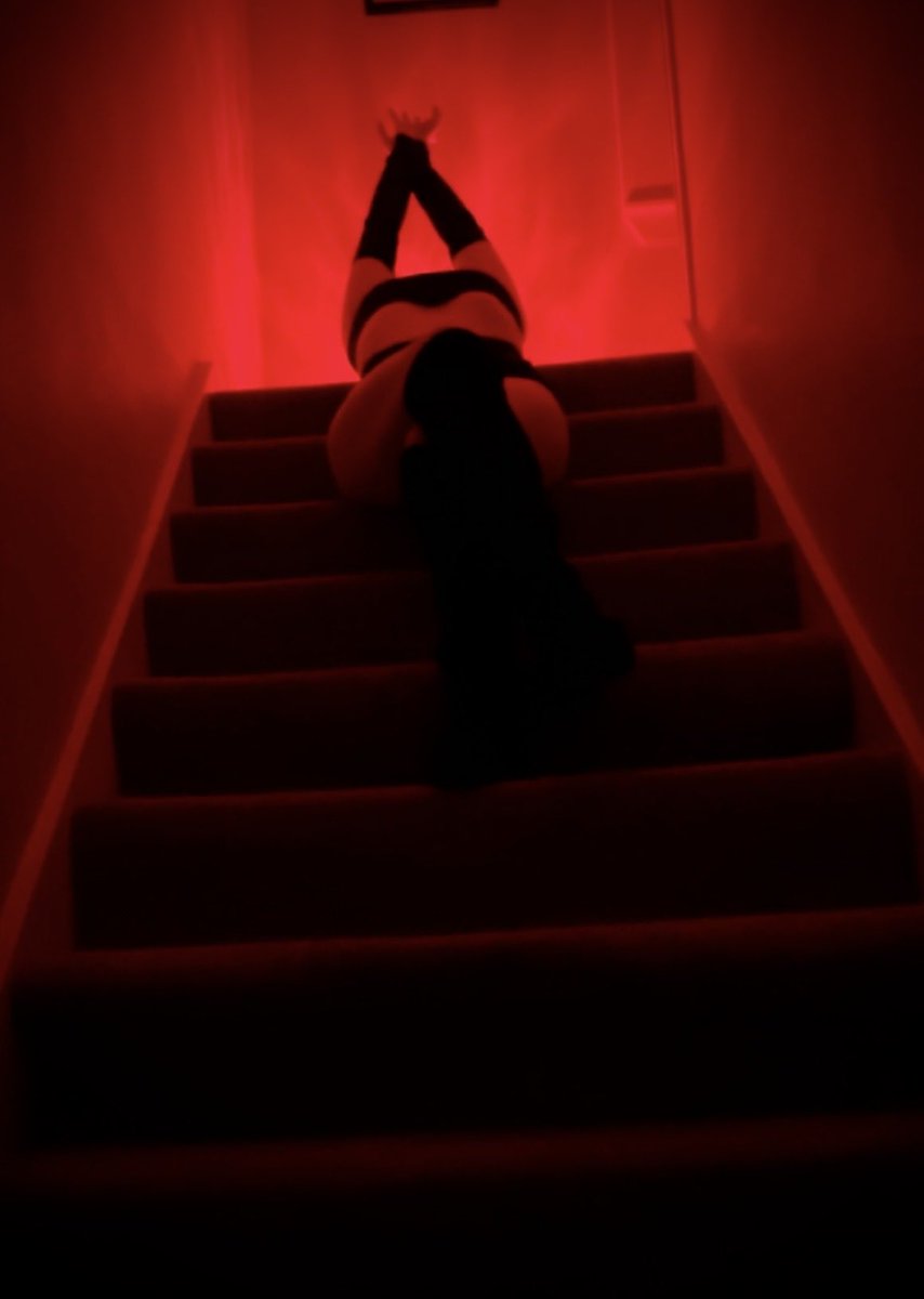 Rebeccam342's tweet photo. 🌶️🌶️🌶️

#poser #idek #cute #love #red #spicy #modelwannabe #athomemodelling https://t.co/qlXCIUf48w