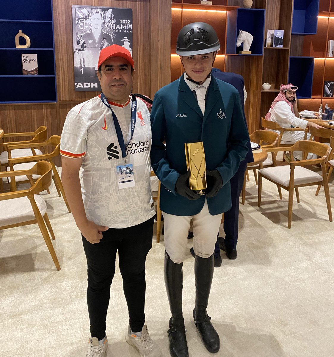 مع الفارس السعودي عبدالله الشربتلي الذي حصل  على  المركز الأول 🥇في الشوط الثالث CSI5* لارتفاع 1.45 M  من #بطولة_لونجين_العالمية 2025 
<a href="/Alsharbatly_A/">Abdullah AlSharbatly</a>