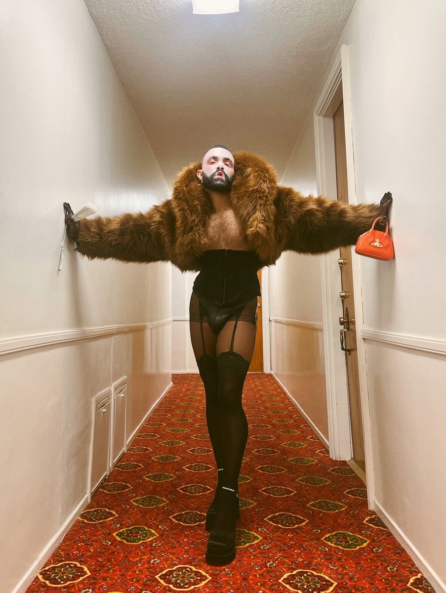 knoxdotmp3's tweet image. there&apos;s no need to be shy, darling