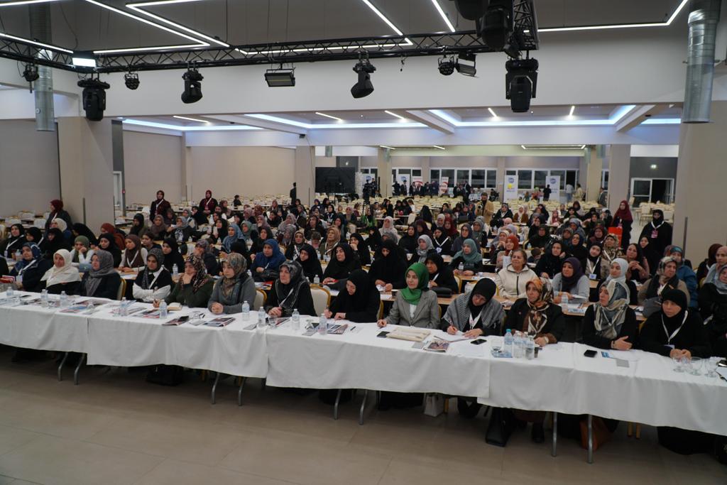 Genişletilmiş Saadet Eğitim Kampı
01.11.2025 • Bischofsheim

Saadet Partisi Genel Başkanımız Mahmut Arıkan, programın ardından Kadın Kollarımızla bir araya gelerek samimi bir sohbet gerçekleştirdi. Teşkilatın gönül yönünü güçlendiren fedakâr çalışmalarından dolayı kendilerine