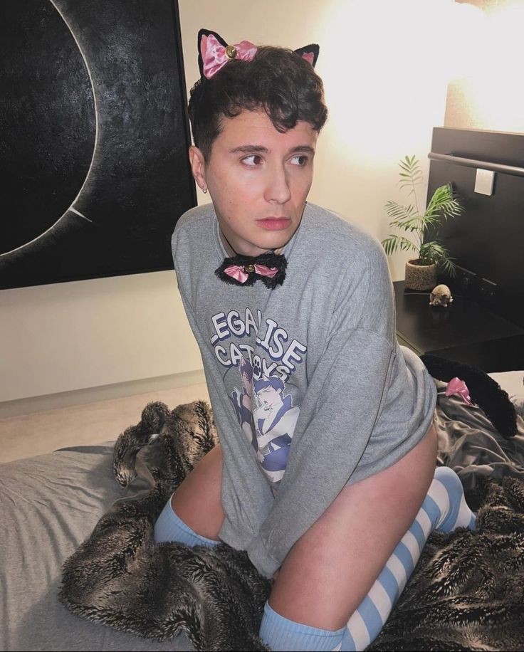 sofa the 𝓯𝓻𝓮𝓪𝓴𝔂 psychic tweet media