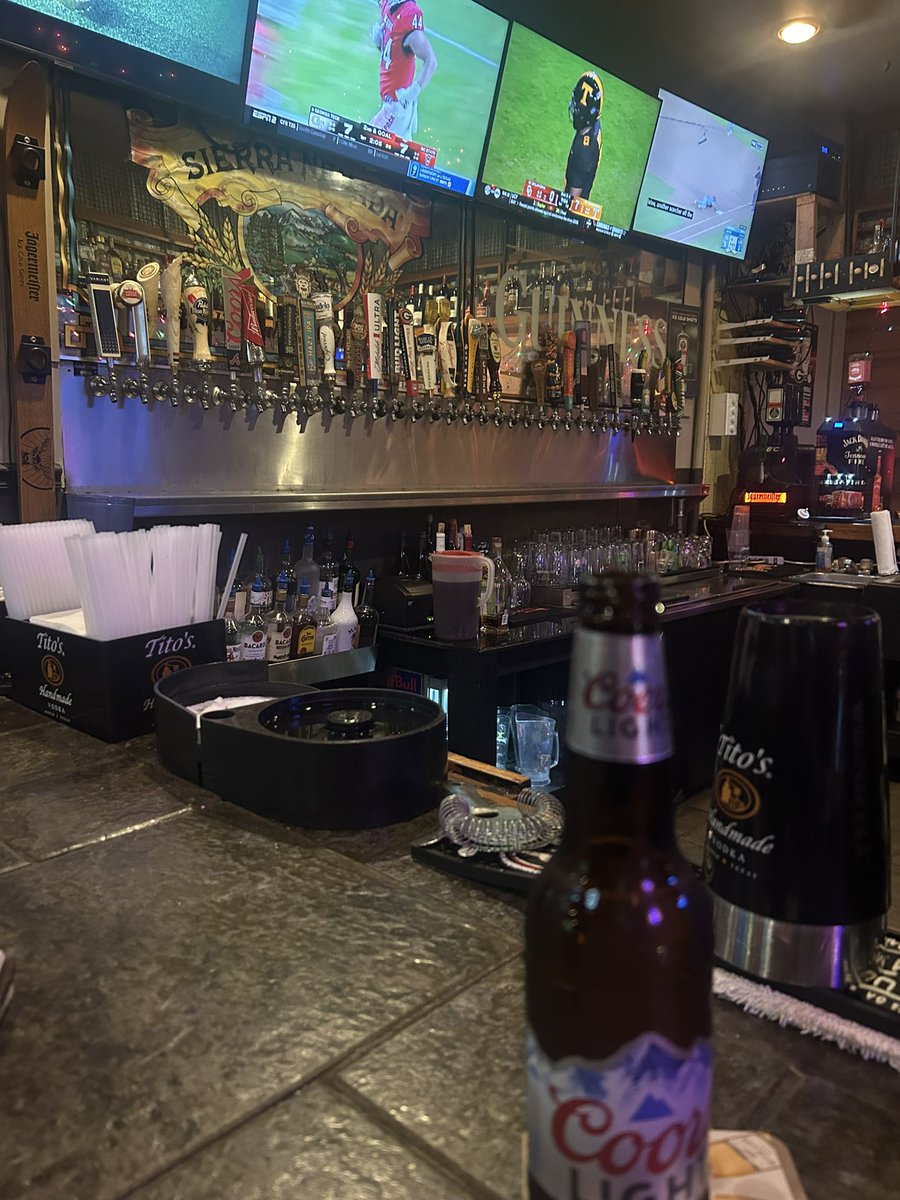 Commandorkd3's tweet image. State win. Hometown bar. Can this night get better?