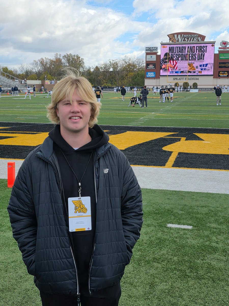 GavinRathbun44's tweet image. Had a great day @MissouriWestern big thanks to @coachmcquillan and the coaching staff for having me out! 
@LSWHawkFB @PrepRedzoneNE @NEBHSFB
