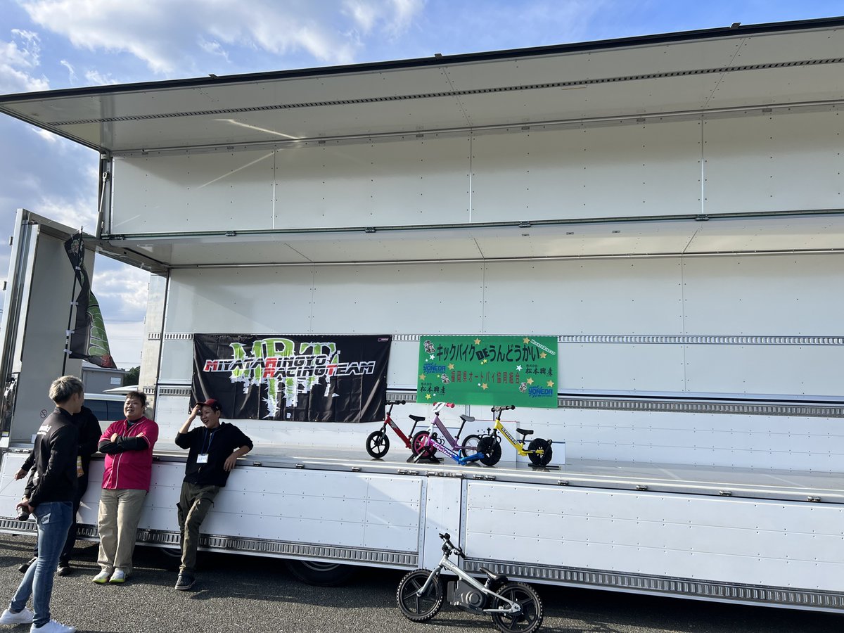 odango_s1000rr's tweet photo. お待ちしてます！

#MOTORCIRCUS
#motorcircus https://t.co/7CxuITDzHR