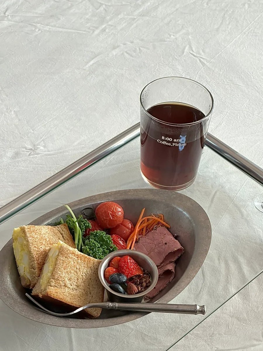 Rickcskson's tweet image. 🍳🥫🍞美味しい厚焼き卵トーストのブランチ
東京のブランチを見てよだれが出そうになり、ちょうど家に卵サラダサンドイッチがあったので、他のものを作るのが面倒で、低温でカリッと焼いてみました。これは香港の湿気の多い天気にぴったりです😗