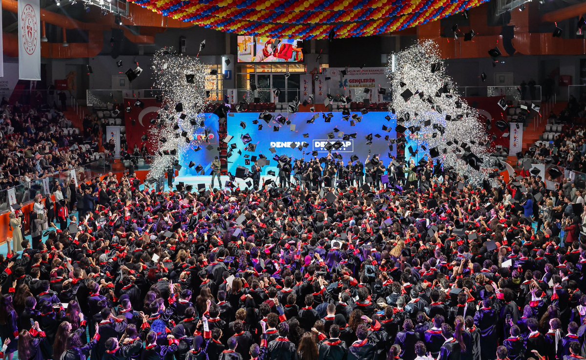 İlk göz ağrımız #DENEYAP atölyelerimiz mezunlarını vermeye devam ediyor 🚀

İlk meşalesi vakfımız tarafından yakılarak İstanbul’da 2017 yılında hayata geçirilen Deneyap Teknoloji Atölyeleri, 2021 yılında 81 ilde; gençlerimize, evlatlarımıza, #GeleceğinTeknolojiYıldızları’na alan