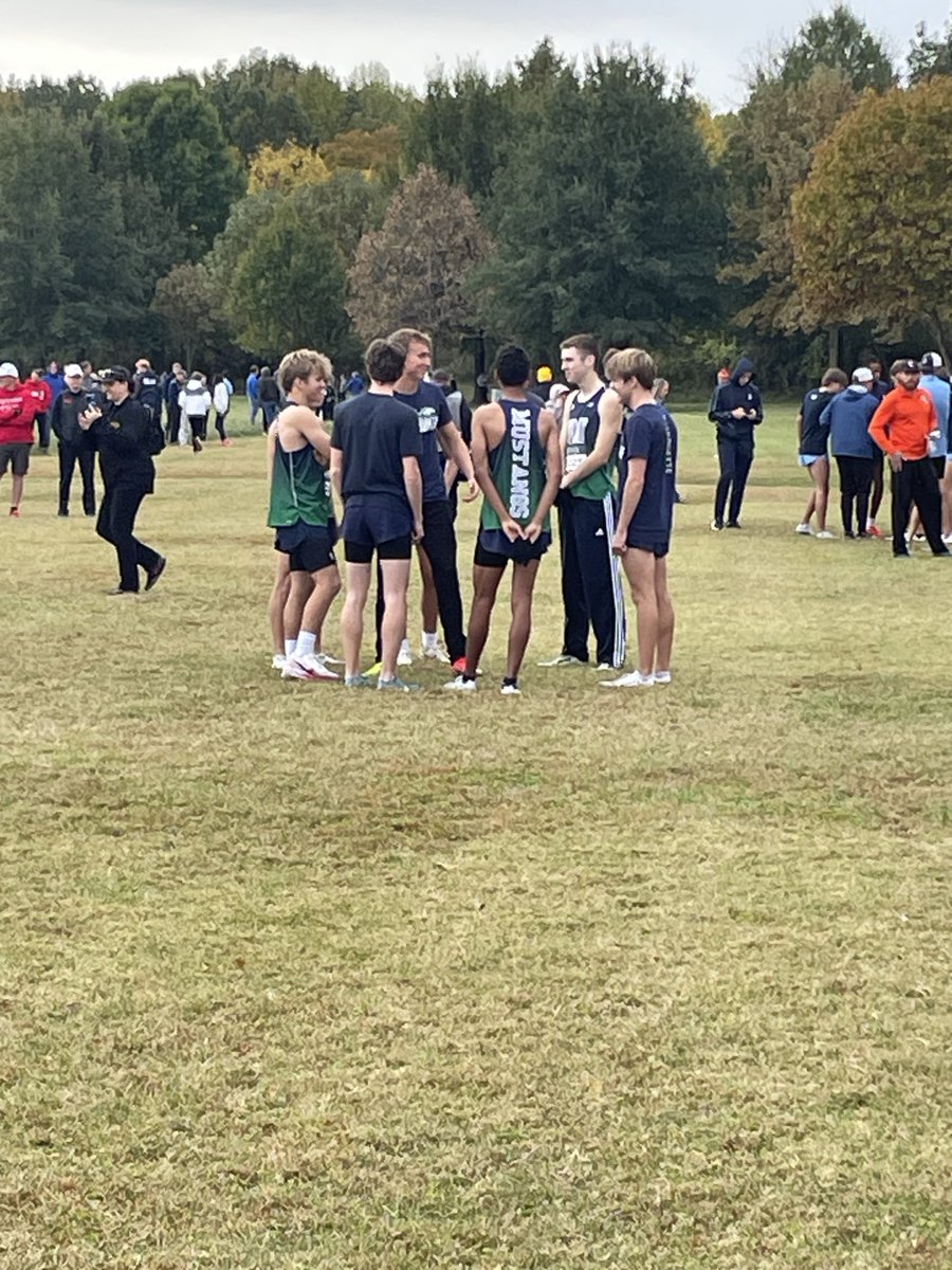 9th of 17 teams for the varsity boys at District 1 today. A deep field of runners, but 5/7 Mustangs PRd today. A big thanks to seniors Jacob B, Owen E, and Gideon K, running their last races. Luke H finished 13th and qualified for State for the second year.