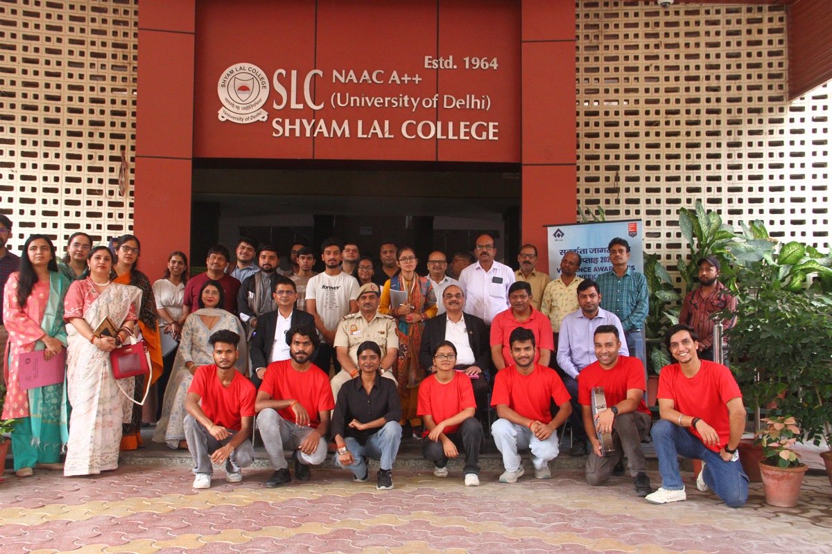 college_slc's tweet image. Vimarsh (The Reading Club) under the Sarasvati IKS Centre and IQAC hosted ‘Vigilance: Our Shared Responsibility’ in collaboration with the Steel Authority of India Limited (SAIL), to mark Vigilance Awareness Week 2025 ⁦@SAILsteel⁩ ⁦@dgovcbic⁩ ⁦@CVCIndia⁩