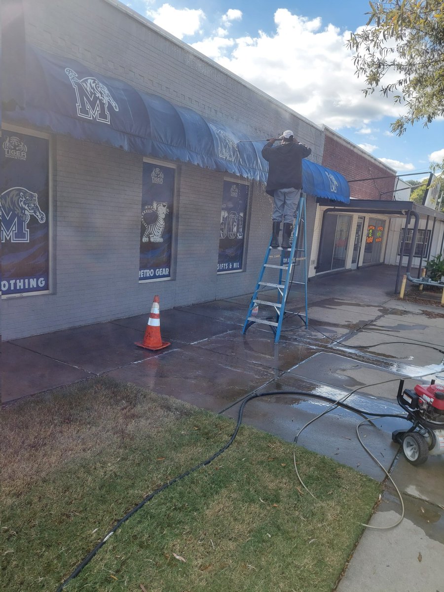 precisionpaintc's tweet image. &quot;AS A STUDENT, ATTENDING THE @uofmemphis, I NEVER INVISIONED, THAT I WOULD HAVE DONE WORK FOR THE @TigerBookstore .&quot; &quot;MS. KRISTY JEFFORDS, I AM ECSTATIC, TO HAVE YOU, AS OUR CLIENT.&quot; &quot;TRUTH BE TOLD, I BOUGHT MANY BOOKS AND APPAREL FROM YOUR STORE.&quot;