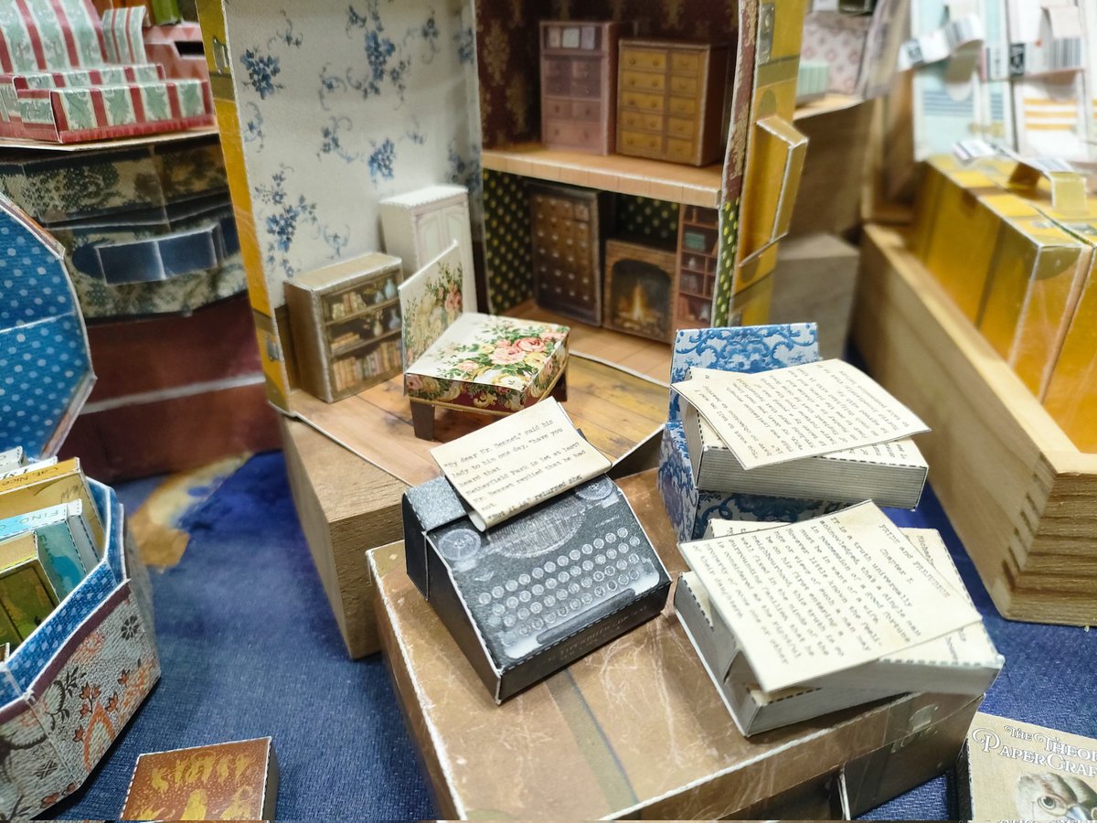 polygonbee's tweet image. ヨコハマハンドメイドマルシェ2日目です。素晴らしいお天気でお出かけ日和ですね。本日18時までおりますのでパシフィコ横浜へぜひお出かけください！
11/2パシフィコ横浜 （L-62）〜18時
#ヨコハマハンドメイドマルシェ
#papercraft
#ペーパークラフト