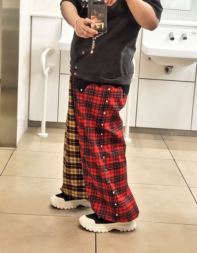 出展名:s−dits（えすでぃっつ）
ブース:K-36（暗いエリア）
出展日:両日

パンクを貴重とした服飾品を展開しています。普段着のアクセントとして、衣装のひとつとして、お気軽に見に来てください🙆

#デザフェス62リポスト
#デザフェス62
#デザインフェスタ62

<a href="/designfesta/">デザインフェスタ公式</a>