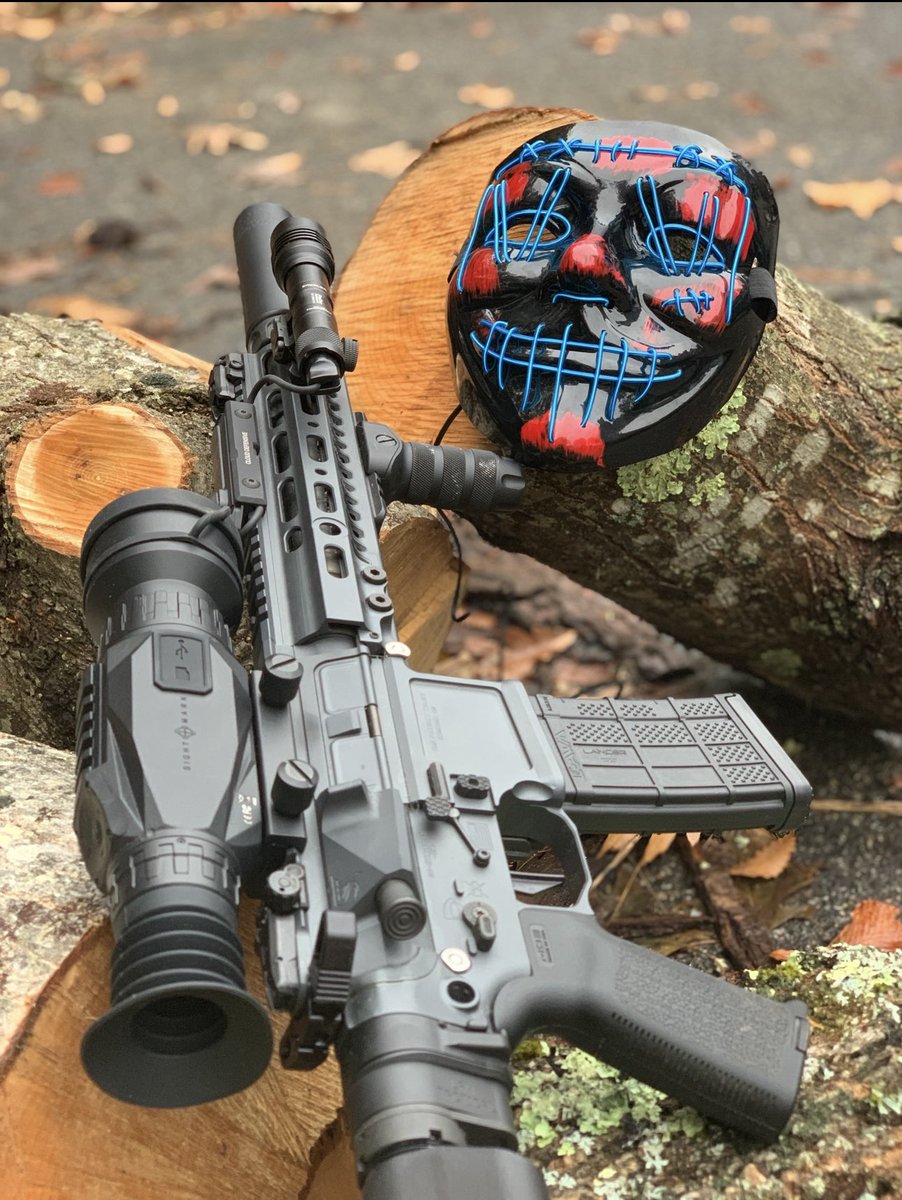 DRFTraining's tweet image. Halloween may be over…but the purge never ends #blackdirtdiaries #sightmark #thepurge @sightmark wraith night vision