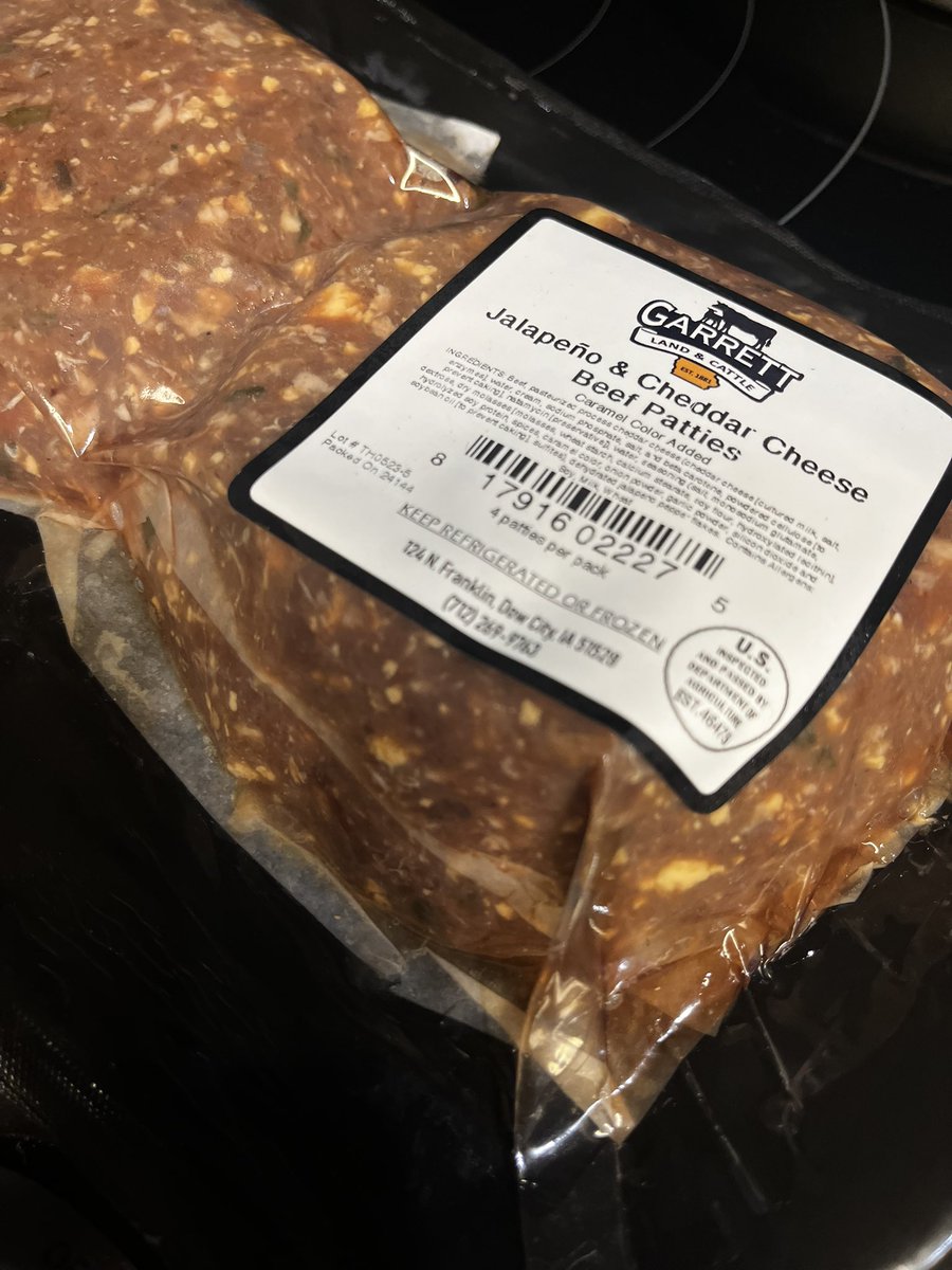 These <a href="/GLCBeef/">GLC Beef</a> jalapeno cheddar burgers are so good they don’t need any additional flavor. But why not add some amazing flavors?

Topped with <a href="/EnakFlavors/">ENAK Flavors</a> Four Pepper Blend mushrooms and onions and a caramelized maple sugar and <a href="/Half_A_Pond/">Half A Pond</a> Green River Ghost sauce.

💯