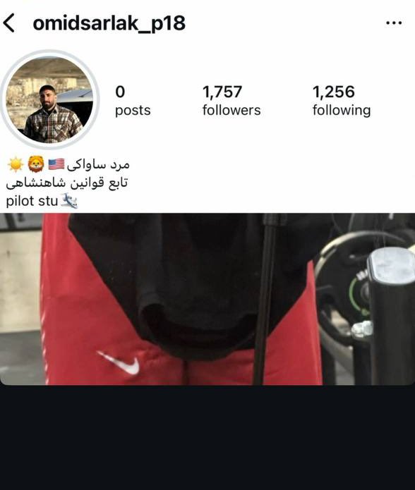 امید سرلک ۲۵ ساله در شهرستان الیگودرز بختیاری 
ظهر  روز گذشته بعد از گذاشتن استوری در صفحه اینستاگرامش، توسط سازمان اطلاعات سپاه دستگیر شد و ساعاتی بعد پیکر زخمی و کبود شده‌اش را به خانواده‌اش تحویل دادند .
امید  زیر شکنجه وحشیانه کشته شد…
استوری او هنوز در اکانت اینستاگرامش