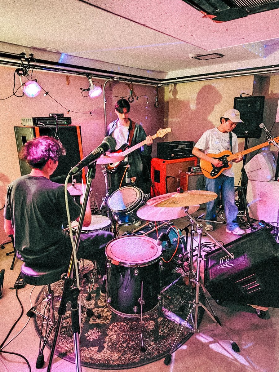 2025.11.1 御殿場アークラ大サーカス

【set list】
1.白日
2.デュープリズム
3.海ファズ
4.今に散る
5.午前二時からのドライブ
6.隣り合う緑

2025.11.1 三島ROJI

【set list】
1.白日
2.デュープリズム
3.隣り合う緑
4.午前二時からのドライブ
5.海ファズ
6.被害妄想癖