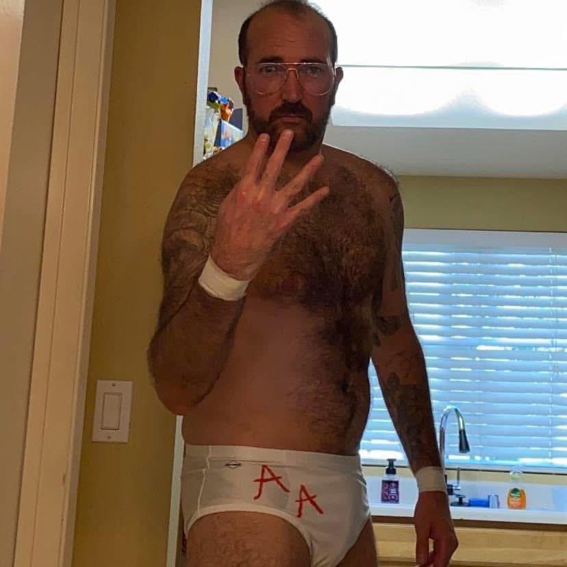 Wrestling80s90s's tweet image. Halloween costume award winner 👏