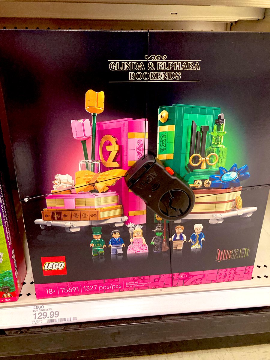 Sweet #LegoBowen! 🥹🥹 #LasCulturistas #WickedForGood #LegoWicked <a href="/LEGO_Group/">LEGO</a> <a href="/wickedmovie/">Wicked: For Good</a>